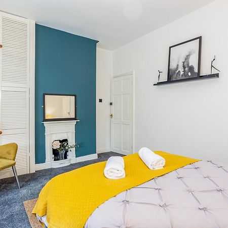 Coronation House By Yourstays - 3 Bedroom House In Newcastle-Under-Lyme Stoke-on-Trent Εξωτερικό φωτογραφία