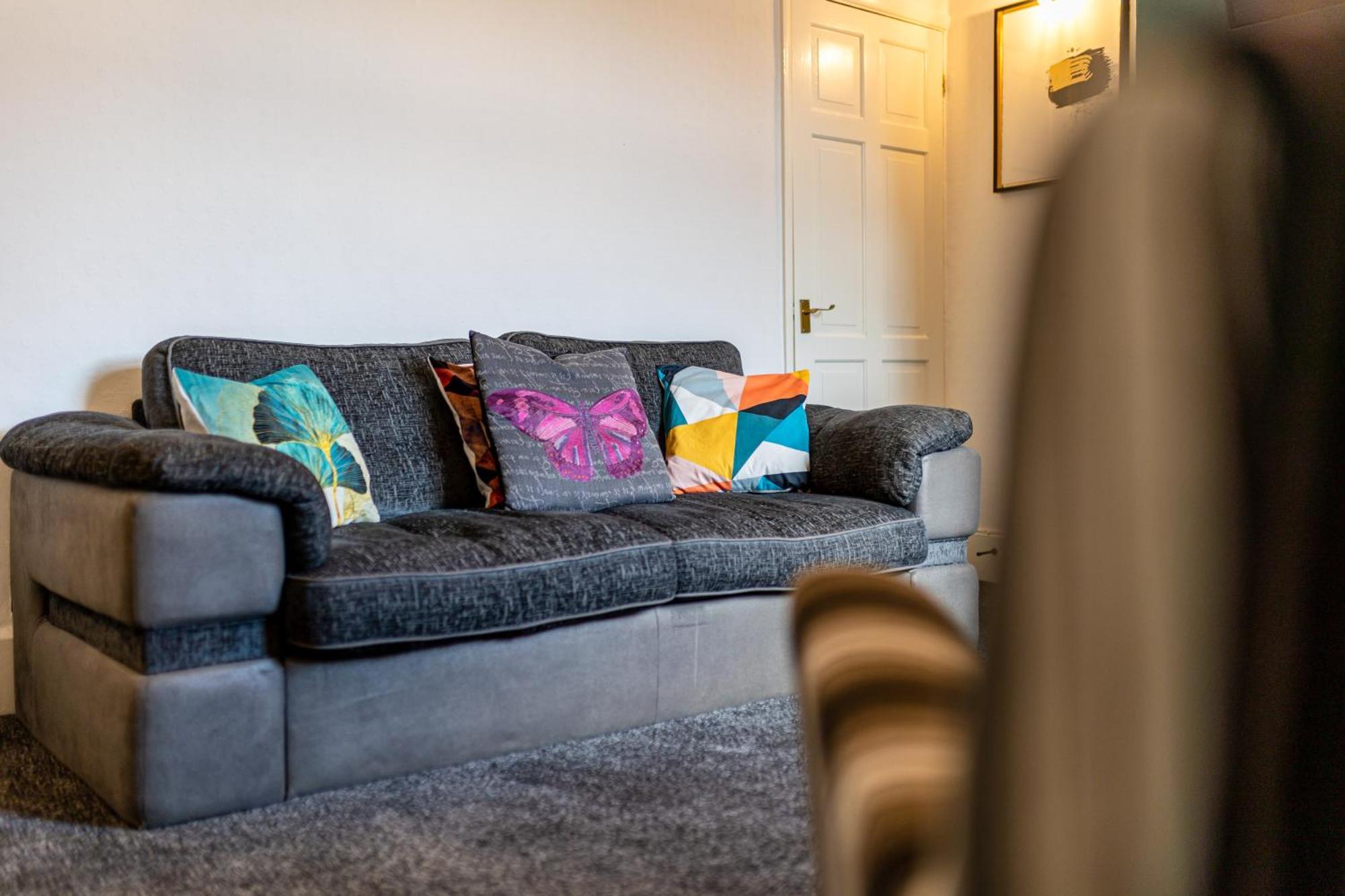 Coronation House By Yourstays - 3 Bedroom House In Newcastle-Under-Lyme Stoke-on-Trent Εξωτερικό φωτογραφία