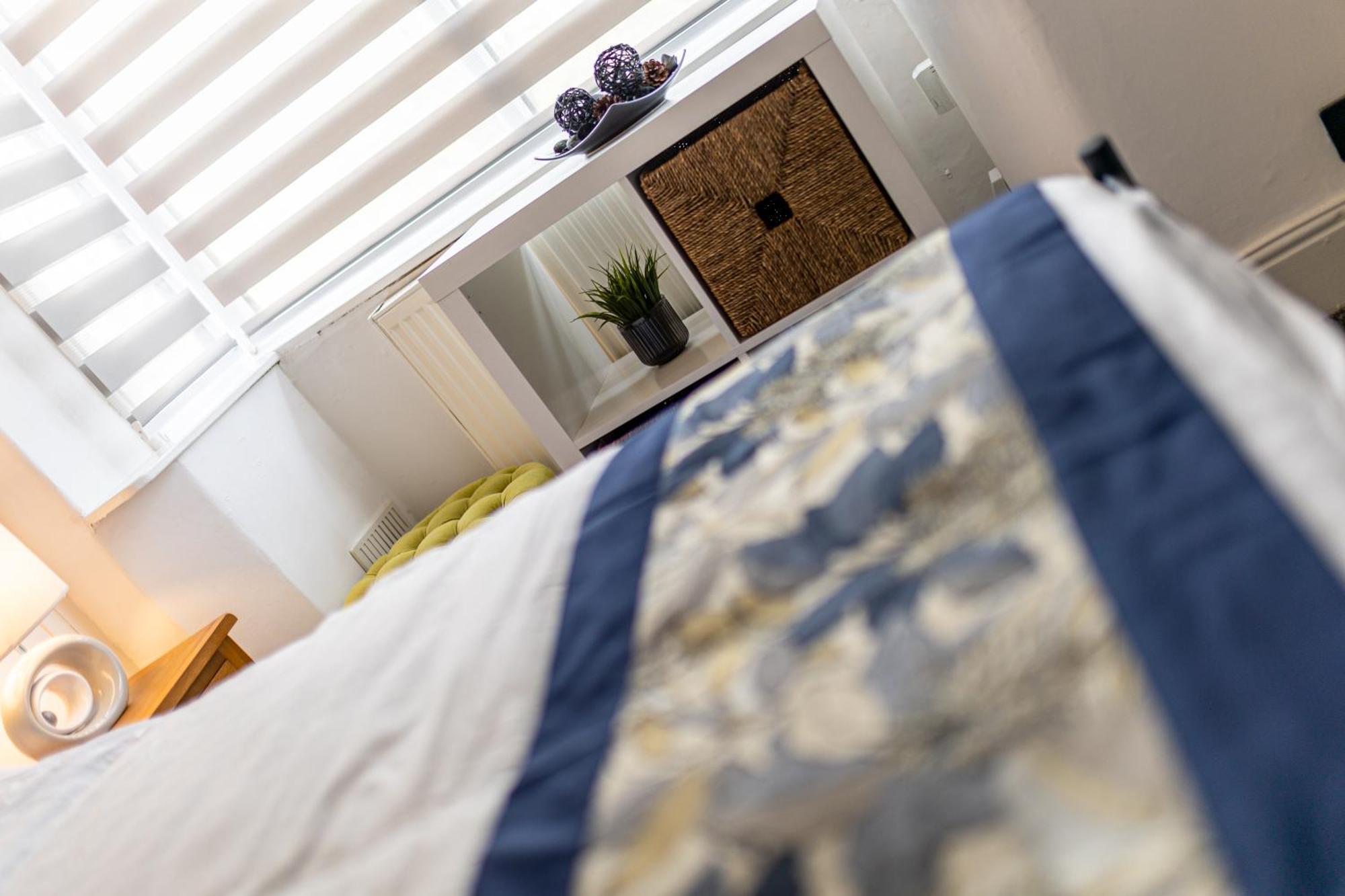 Coronation House By Yourstays - 3 Bedroom House In Newcastle-Under-Lyme Stoke-on-Trent Εξωτερικό φωτογραφία