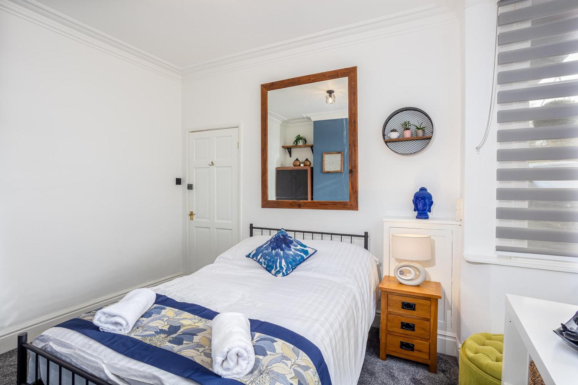 Coronation House By Yourstays - 3 Bedroom House In Newcastle-Under-Lyme Stoke-on-Trent Εξωτερικό φωτογραφία